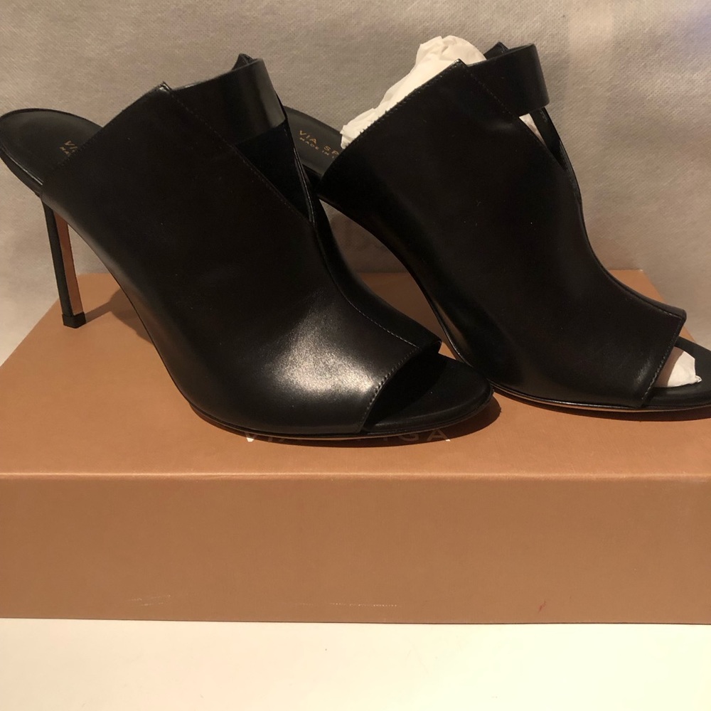 NWT in box Glamorous Via Spiga black leather cutout peep toe high heel mules 8.5